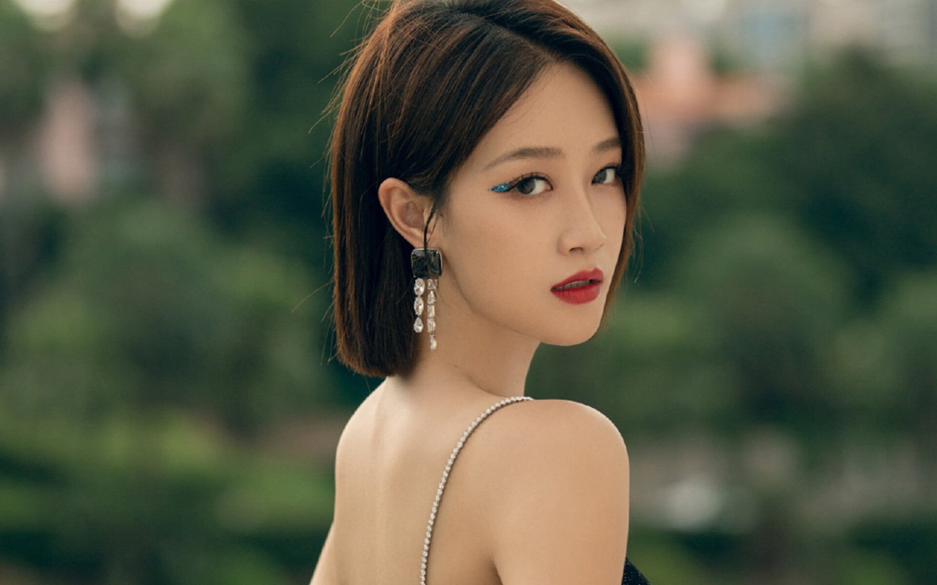 速度与进击，F1争冠战与洪都拉斯足球生死战的共同灵魂