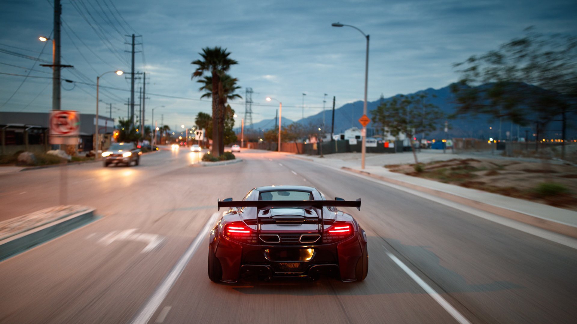 新王登基,当勒沃库森的精密仪器碾过乌克兰,唯一的非典型英雄站在门前